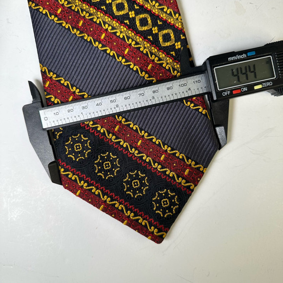Vintage 70s Wide Oscar Chaum Imported Mod Patterned Repp Tie Polyester 4.4" Wide - Picture 8 of 8
